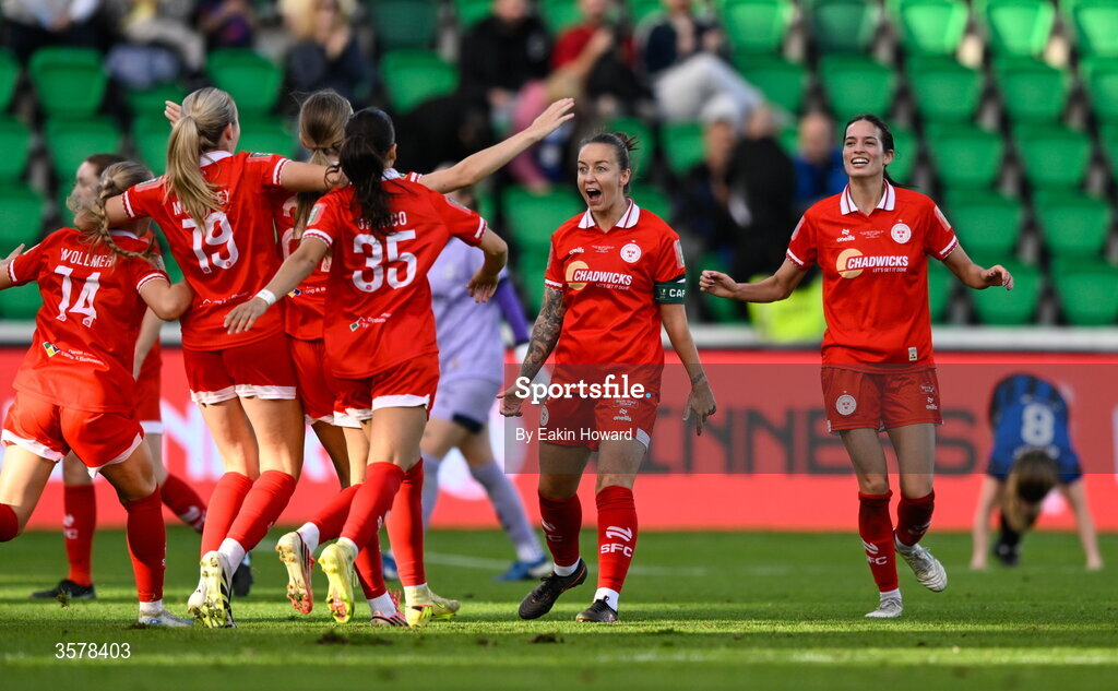 27 September 2026; Shelbourne celebrates after winning the 2026 Club Orange Women's FAI Cup final between Athlone Town and Shelbourne at Tallaght Stadium in Dublin. Photo by Eakin Howard/Sportsfile