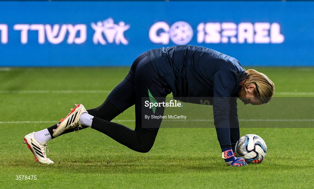 27 September 2026; Republic of Ireland goalkeeper Caoimhín Kelleher warms up before the UEFA Nations League B match between Israel and the Republic of Ireland at Nagyerdei Stadion in Debrecen, Hungary. Photo by Stephen McCarthy/Sportsfile