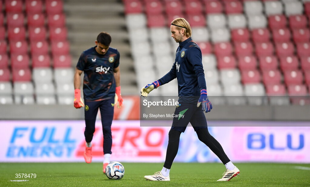 27 September 2026; Republic of Ireland goalkeeper Caoimhín Kelleher warms up before the UEFA Nations League B match between Israel and the Republic of Ireland at Nagyerdei Stadion in Debrecen, Hungary. Photo by Stephen McCarthy/Sportsfile