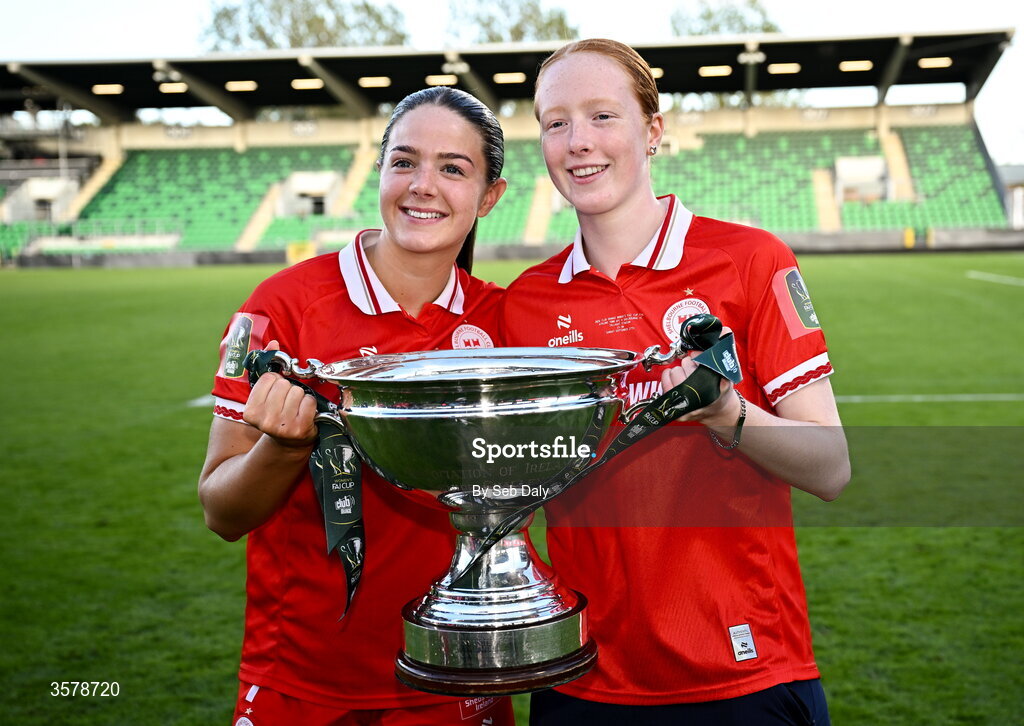 27 September 2026; Shelbourne players Becky Watkins, left, and Sadhbh Hartley with the trophy after the 2026 Club Orange Women's FAI Cup final between Athlone Town and Shelbourne at Tallaght Stadium in Dublin. Photo by Seb Daly/Sportsfile