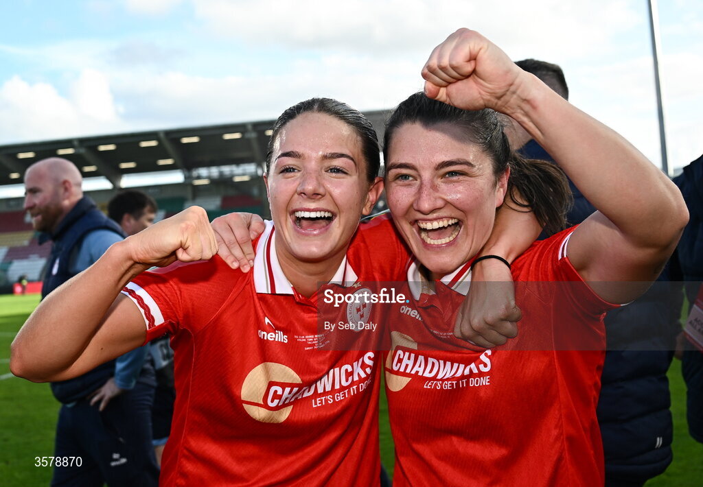 27 September 2026; Shelbourne players Becky Watkins, left, and Keeva Keenan celebrate after the 2026 Club Orange Women's FAI Cup final between Athlone Town and Shelbourne at Tallaght Stadium in Dublin. Photo by Seb Daly/Sportsfile