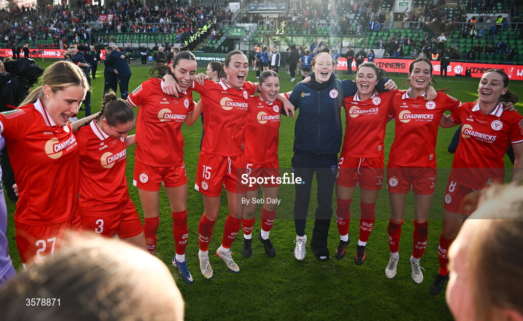 27 September 2026; Shelbourne players celebrate after the 2026 Club Orange Women's FAI Cup final between Athlone Town and Shelbourne at Tallaght Stadium in Dublin. Photo by Seb Daly/Sportsfile
