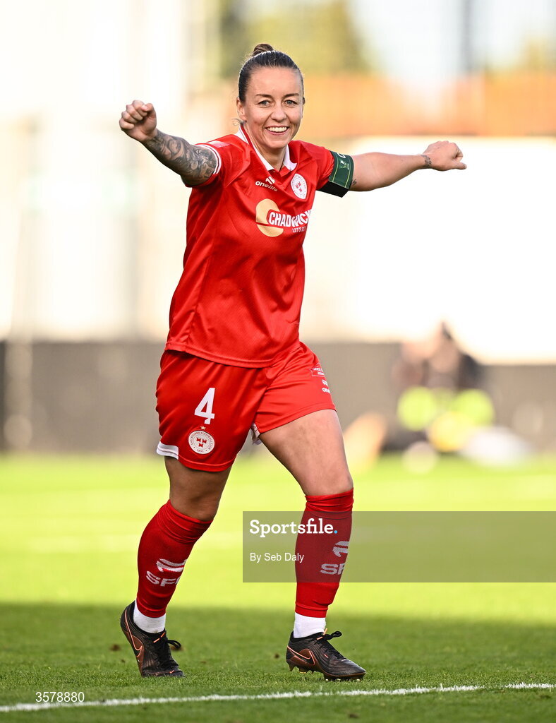 27 September 2026; Shelbourne captain Pearl Slattery celebrates at the final whistle after her side's victory in the 2026 Club Orange Women's FAI Cup final between Athlone Town and Shelbourne at Tallaght Stadium in Dublin. Photo by Seb Daly/Sportsfile