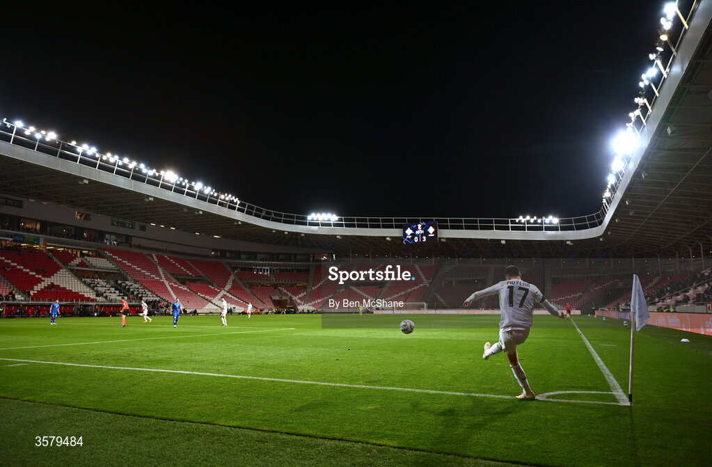 27 September 2026; Jack Moylan of Republic of Ireland prepares to take a corner-kick during the UEFA Nations League B match between Israel and the Republic of Ireland at Nagyerdei Stadion in Debrecen, Hungary. Photo by Ben McShane/Sportsfile