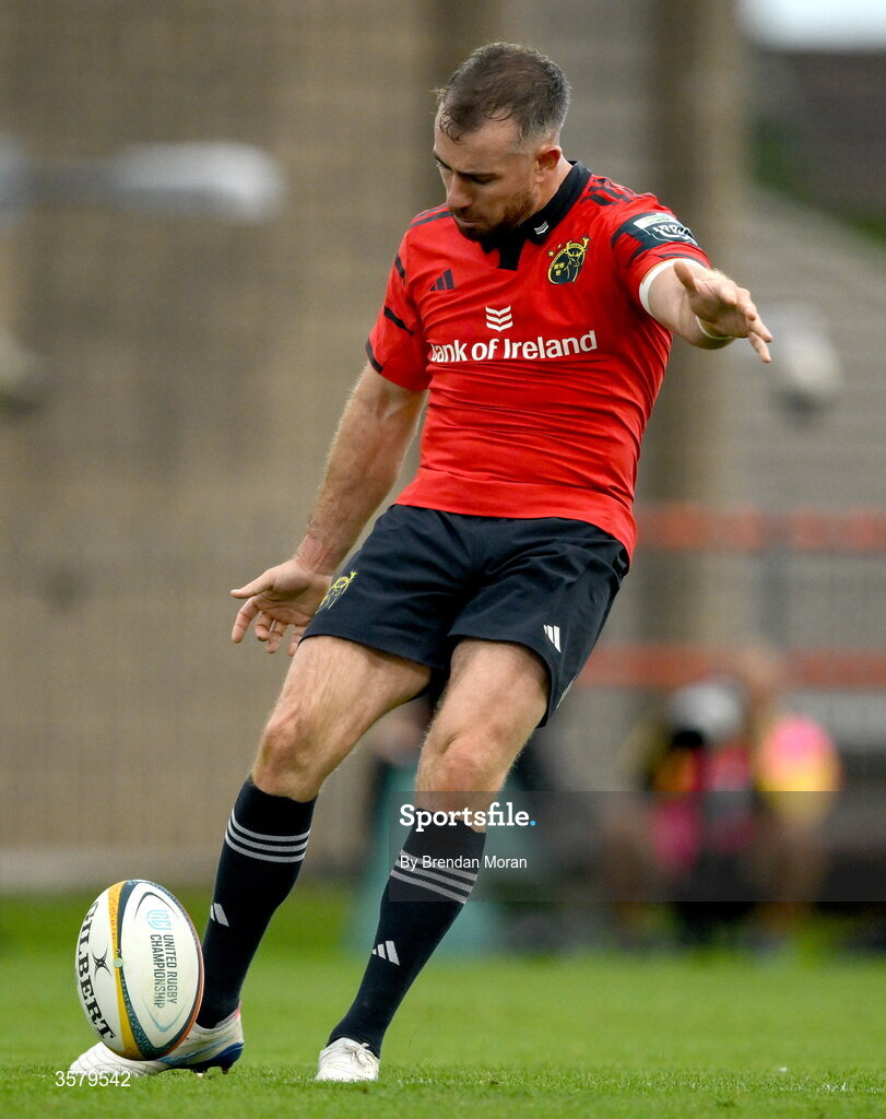 26 September 2026; JJ Hanrahan of Munster during the United Rugby Championship match between Munster and Glasgow Warriors at Thomond Park in Limerick. Photo by Brendan Moran/Sportsfile