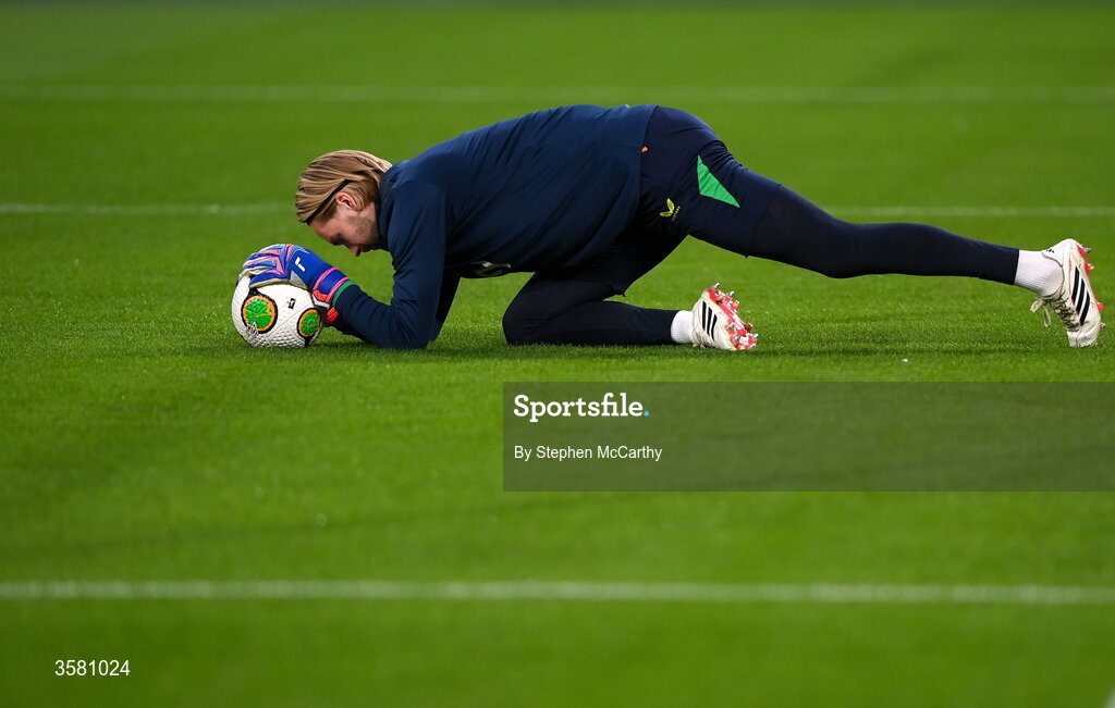 1 October 2026; Republic of Ireland goalkeeper Caoimhín Kelleher warms up before the UEFA Nations League B match between the Republic of Ireland and Austria at the Aviva Stadium in Dublin. Photo by Stephen McCarthy/Sportsfile