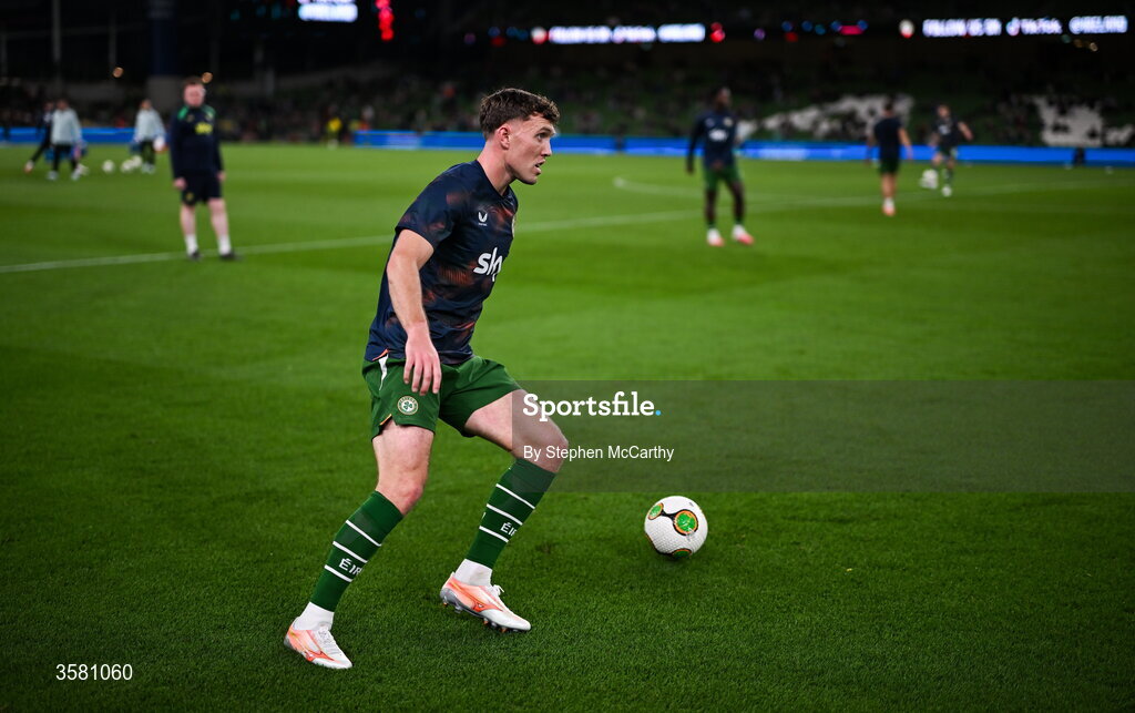 1 October 2026; Republic of Ireland captain Dara O'Shea warms up before the UEFA Nations League B match between the Republic of Ireland and Austria at the Aviva Stadium in Dublin. Photo by Stephen McCarthy/Sportsfile