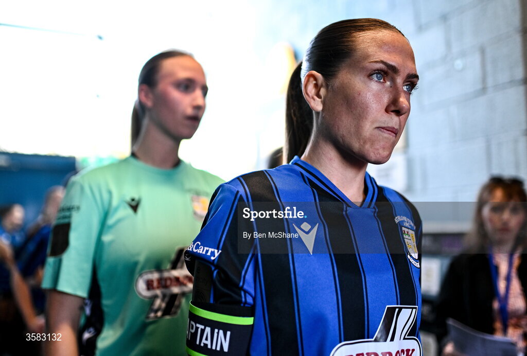 3 October 2026; Athlone Town captain Madie Gibson prepares to lead her side out before the SSE Airtricity Women's Premier Division match between Athlone Town and Galway United at Athlone Town Stadium in Lissywollen, Athlone, Westmeath. Photo by Ben McShane/Sportsfile