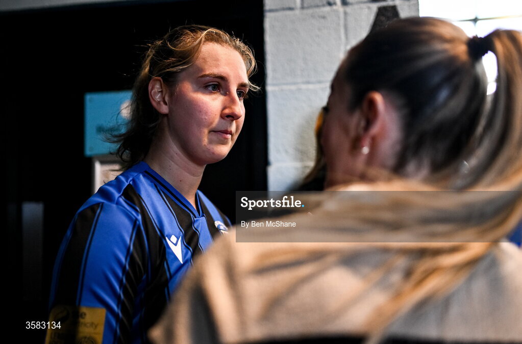 3 October 2026; Athlone head coach Lily Agg with Sofia Stovold of Athlone Town before the SSE Airtricity Women's Premier Division match between Athlone Town and Galway United at Athlone Town Stadium in Lissywollen, Athlone, Westmeath. Photo by Ben McShane/Sportsfile