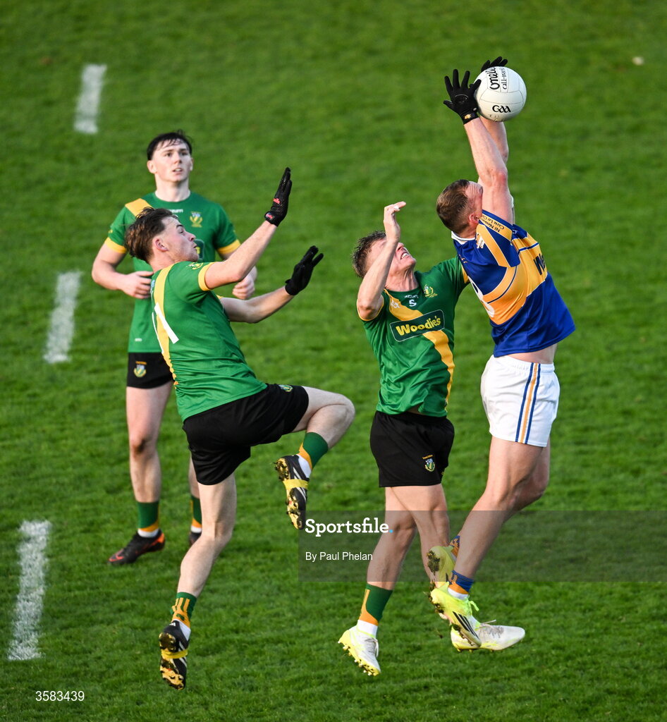 3 October 2026; Ciarán Kilkenny of Castleknock catches a high all ahead of Cian Murphy of Thomas Davis during the Dublin County Senior Club Football Championship semi-final match between Thomas Davis and Castleknock at Parnell Park in Dublin. Photo by Paul Phelan/Sportsfile