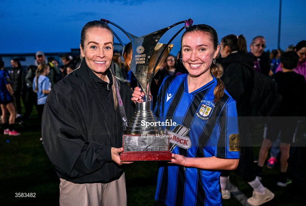 3 October 2026; Athlone head coach Lily Agg, left, and Athlone Town captain Hannah Waesch celebrate with the SSE Airtricity Women's Premier Division trophy after the SSE Airtricity Women's Premier Division match between Athlone Town and Galway United at Athlone Town Stadium in Lissywollen, Athlone, Westmeath. Photo by Ben McShane/Sportsfile