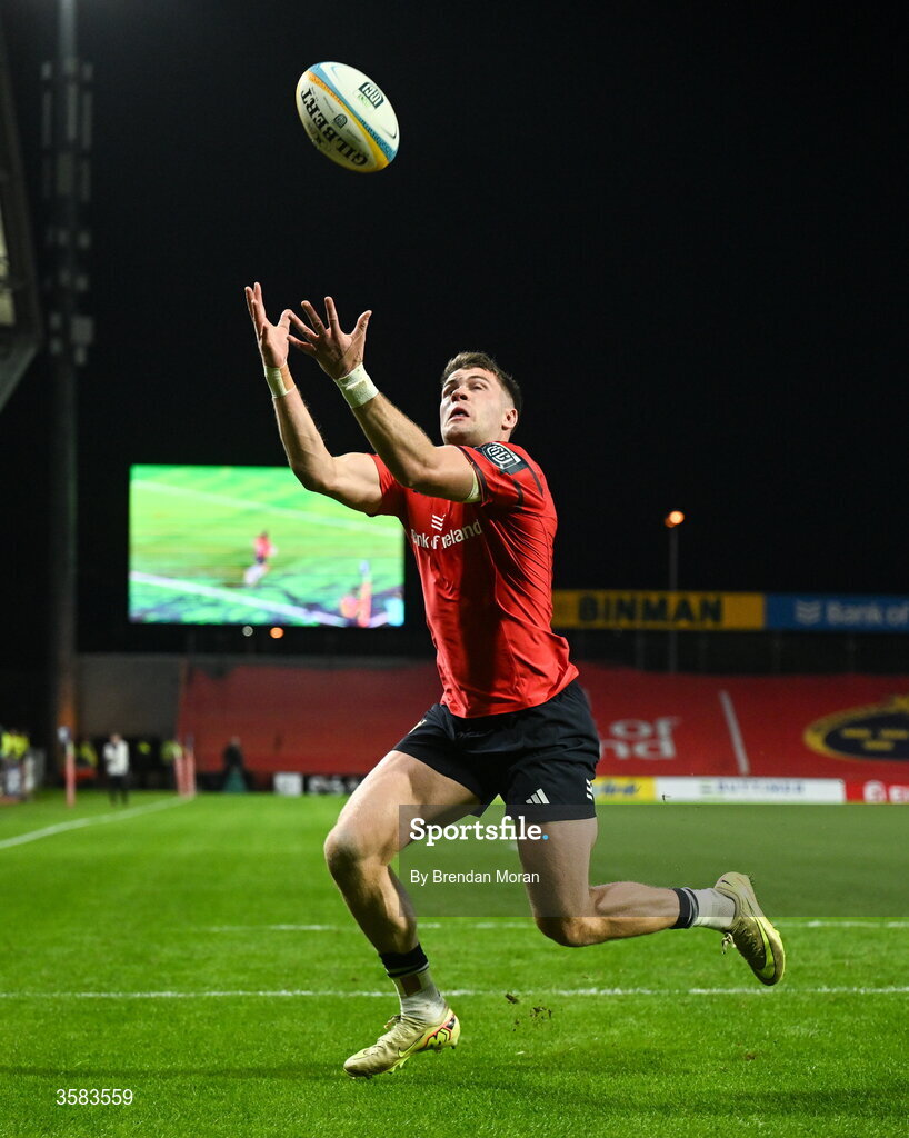 3 October 2026; Diarmuid Kilgallen of Munster catches the ball on the way to scoring his side's first try during the United Rugby Championship match between Munster and Vodacom Bulls at Thomond Park in Limerick. Photo by Brendan Moran/Sportsfile