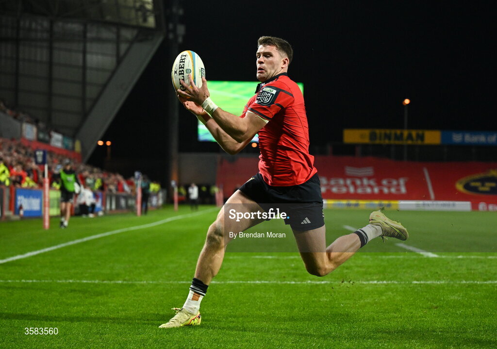 3 October 2026; Diarmuid Kilgallen of Munster catches the ball on the way to scoring his side's first try during the United Rugby Championship match between Munster and Vodacom Bulls at Thomond Park in Limerick. Photo by Brendan Moran/Sportsfile