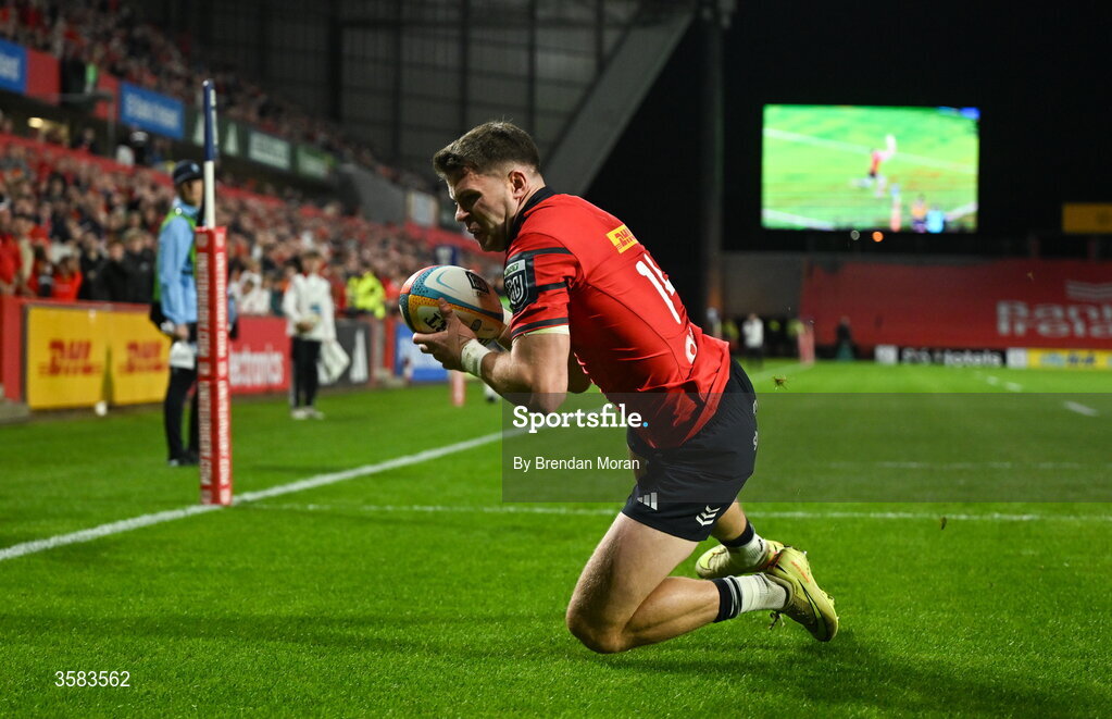 3 October 2026; Diarmuid Kilgallen of Munster scores his side's first try during the United Rugby Championship match between Munster and Vodacom Bulls at Thomond Park in Limerick. Photo by Brendan Moran/Sportsfile Photo by Brendan Moran/Sportsfile