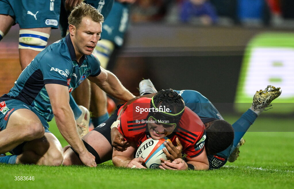 3 October 2026; Alex Kendellen of Munster scores his side's fourth try during the United Rugby Championship match between Munster and Vodacom Bulls at Thomond Park in Limerick. Photo by Brendan Moran/Sportsfile