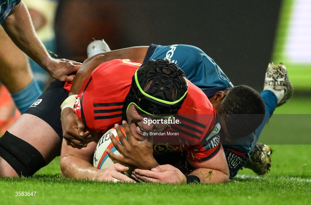 3 October 2026; Alex Kendellen of Munster scores his side's fourth try during the United Rugby Championship match between Munster and Vodacom Bulls at Thomond Park in Limerick. Photo by Brendan Moran/Sportsfile