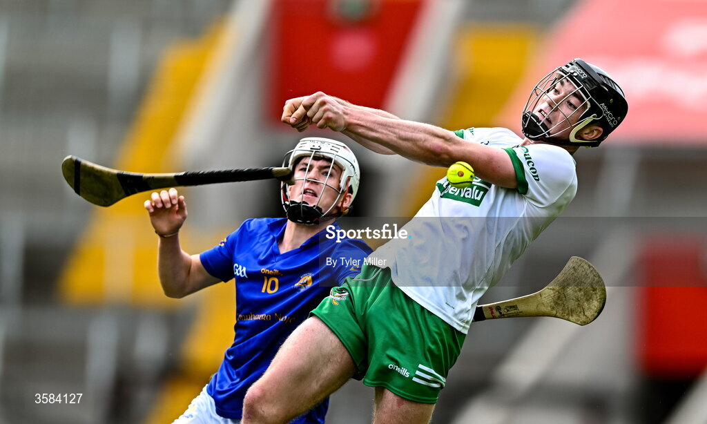 4 October 2026; Conor Noonan of Kanturk loses his hurl while in action against John Wigginton Barrett of St Finbarrs during the Cork County Senior Club Hurling Championship semi-final match between Kanturk and St Finbarrs at SuperValu Páirc Uí Chaoimh in Cork. Photo by Tyler Miller/Sportsfile