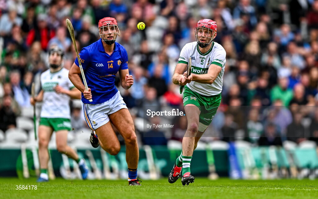 4 October 2026; Lorcan McLoughlin of Kanturk in action against Brian Hayes of St Finbarrs during the Cork County Senior Club Hurling Championship semi-final match between Kanturk and St Finbarrs at SuperValu Páirc Uí Chaoimh in Cork. Photo by Tyler Miller/Sportsfile