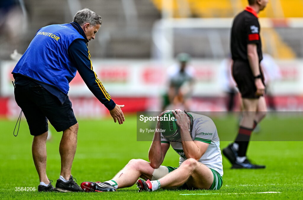 4 October 2026; Ryan Walsh of Kanturk is consoled by St Finbarrs manager Paudie Murray after the Cork County Senior Club Hurling Championship semi-final match between Kanturk and St Finbarrs at SuperValu Páirc Uí Chaoimh in Cork. Photo by Tyler Miller/Sportsfile