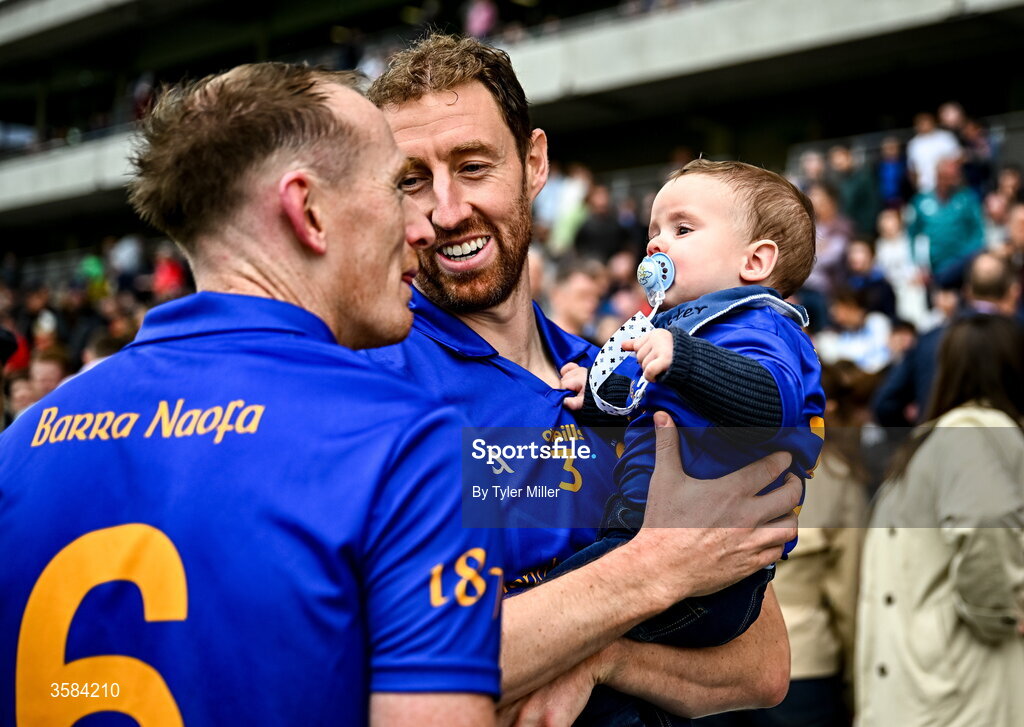 4 October 2026; Jamie Burns of St Finbarrs with his son Ruairí and teammate Damien Cahalane after the Cork County Senior Club Hurling Championship semi-final match between Kanturk and St Finbarrs at SuperValu Páirc Uí Chaoimh in Cork. Photo by Tyler Miller/Sportsfile
