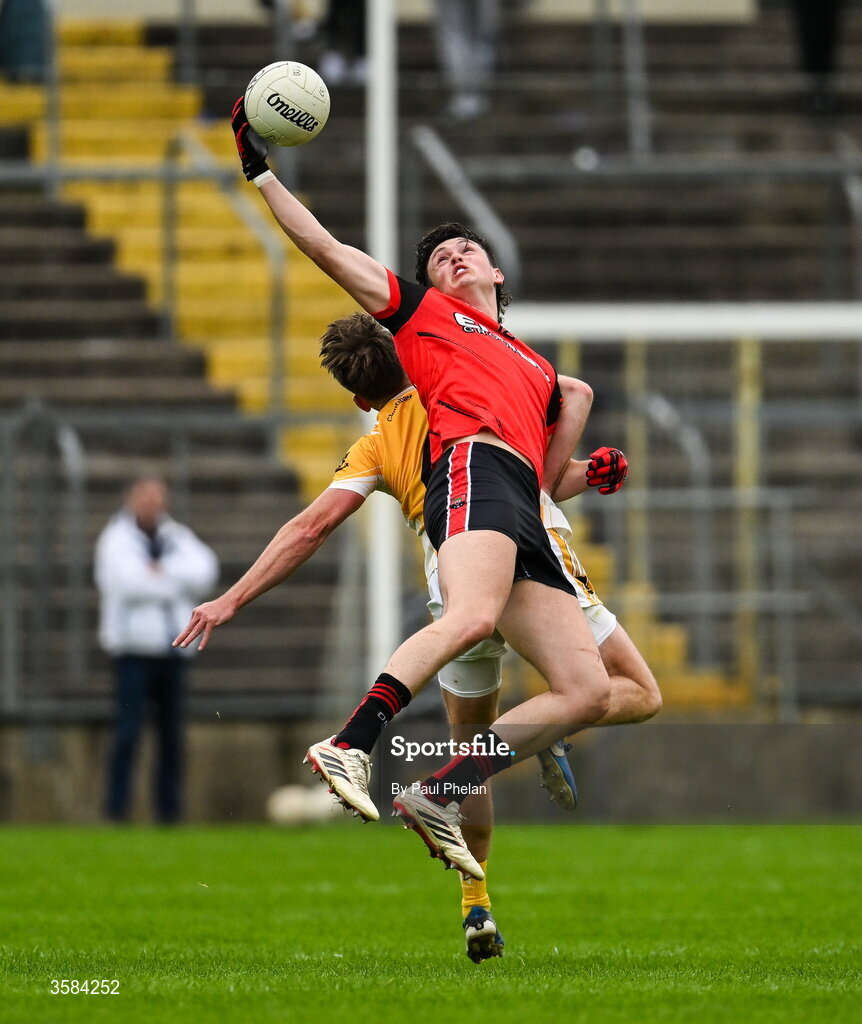 4 October 2026; Gary Mohan of Gaeil Triucha CLG controls a kick-out ahead of Dessie Mone of Clontibret O'Neills during the Monaghan County Senior Club Football Championship semi-final match between Clontibret O'Neills and Gaeil Triucha CLG at St Tiernach’s Park in Clones, Monaghan. Photo by Paul Phelan/Sportsfile