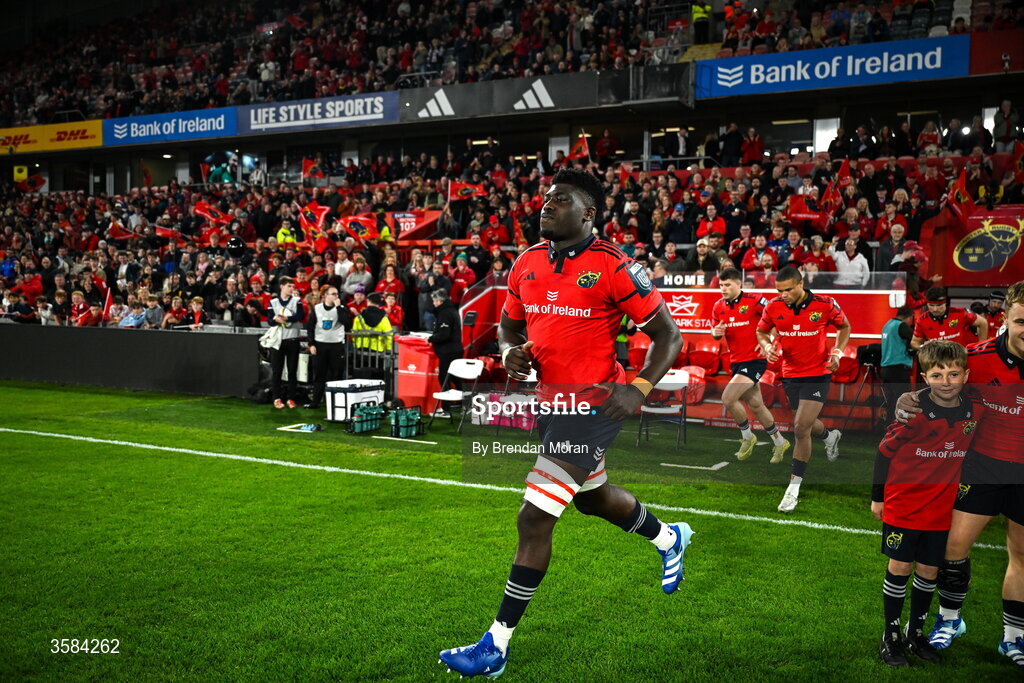 3 October 2026; Sean Edogbo of Munster runs onto the pitch before the United Rugby Championship match between Munster and Vodacom Bulls at Thomond Park in Limerick. Photo by Brendan Moran/Sportsfile