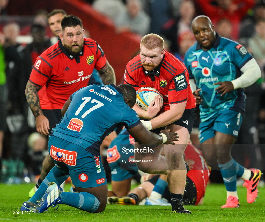 3 October 2026; Ronan Foxe of Munster in action against Sti Sithole of Vodacome Bulls during the United Rugby Championship match between Munster and Vodacom Bulls at Thomond Park in Limerick. Photo by Brendan Moran/Sportsfile