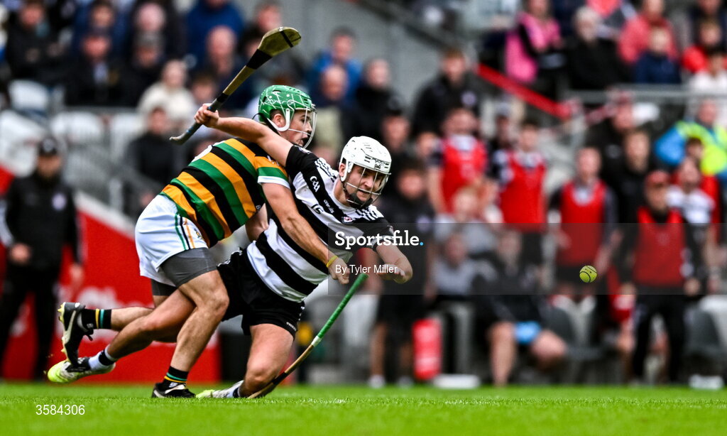 4 October 2026; David Cremin of Midleton is tackled by Rhys Dunne of Glen Rovers during the Cork County Senior Club Hurling Championship semi-final match between Midleton and Glen Rovers at SuperValu Páirc Uí Chaoimh in Cork. Photo by Tyler Miller/Sportsfile