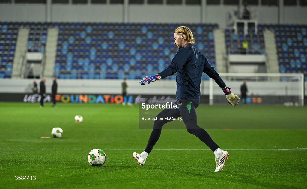4 October 2026; Republic of Ireland captain Caoimhín Kelleher warms up before the UEFA Nations League B match between the Republic of Ireland and Israel at TSC Arena in Backa Topola, Serbia. Photo by Stephen McCarthy/Sportsfile