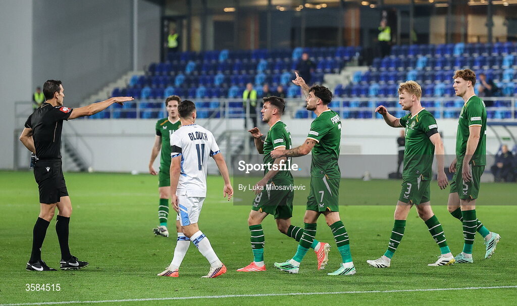 4 October 2026; Republic of Ireland players appeal to referee Juan Martínez Munuera for a penalty during the UEFA Nations League B match between the Republic of Ireland and Israel at TSC Arena in Backa Topola, Serbia. Photo by Luka Milosavljevic/Sportsfile