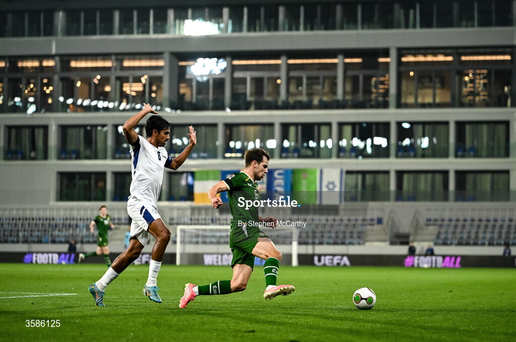 4 October 2026; Jayson Molumby of Republic of Ireland in action against Dor Peretz of Israel during the UEFA Nations League B match between the Republic of Ireland and Israel at TSC Arena in Backa Topola, Serbia. Photo by Stephen McCarthy/Sportsfile