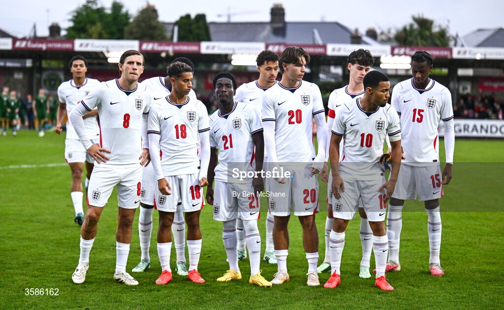 6 October 2026; England players gather for their team photo before the UEFA European U21 Championship qualifier match between the Republic of Ireland and England at Turner's Cross Stadium in Cork. Photo by Ben McShane/Sportsfile