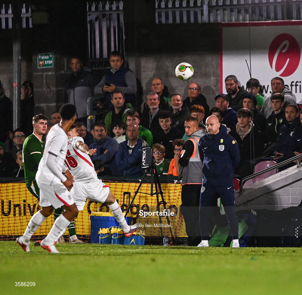 6 October 2026; England head coach Lee Carsley during the UEFA European U21 Championship qualifier match between the Republic of Ireland and England at Turner's Cross Stadium in Cork. Photo by Ben McShane/Sportsfile