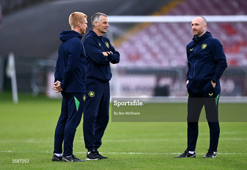 6 October 2026; Republic of Ireland manager Jim Crawford, centre, with assistant manager Stephen O'Donnell, right, and coach Paul McShane before the UEFA European U21 Championship qualifier match between the Republic of Ireland and England at Turner's Cross Stadium in Cork. Photo by Ben McShane/Sportsfile