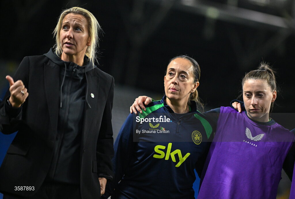 9 October 2026; Republic of Ireland head coach Carla Ward, left, speaks to her side after the 2027 FIFA Women’s World Cup qualifying round 1 play-off first leg match between Kazakhstan and the Republic of Ireland at Astana Arena in Kazakhstan. Photo by Shauna Clinton/Sportsfile