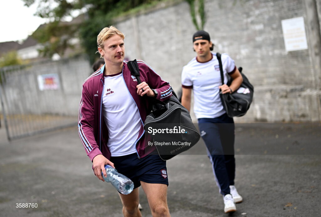 10 October 2026; Kris Twardek of Galway United arrives for the Club Orange Men's FAI Cup semi-final match between Galway and Derry City at Eamonn Deacy Park in Galway. Photo by Stephen McCarthy/Sportsfile