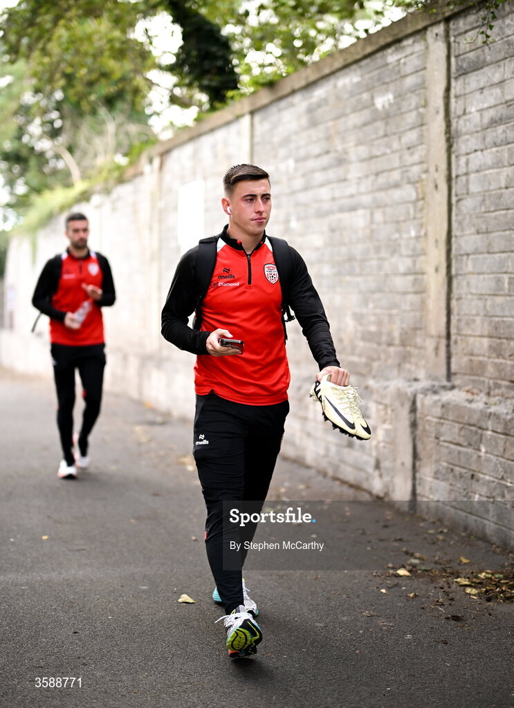 10 October 2026; Darragh Burns of Derry City arrives for the Club Orange Men's FAI Cup semi-final match between Galway and Derry City at Eamonn Deacy Park in Galway. Photo by Stephen McCarthy/Sportsfile