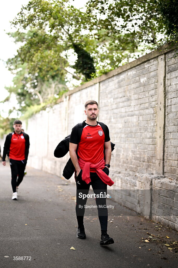 10 October 2026; Derry City goalkeeper Brian Maher arrives for the Club Orange Men's FAI Cup semi-final match between Galway and Derry City at Eamonn Deacy Park in Galway. Photo by Stephen McCarthy/Sportsfile