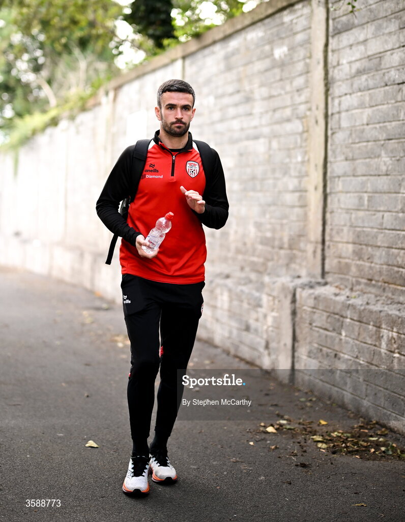 10 October 2026; Michael Duffy of Derry City arrives for the Club Orange Men's FAI Cup semi-final match between Galway and Derry City at Eamonn Deacy Park in Galway. Photo by Stephen McCarthy/Sportsfile