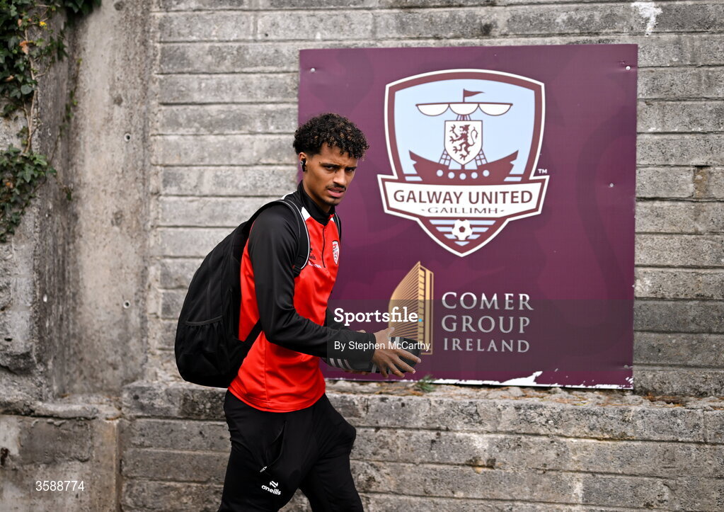 10 October 2026; Brooklyn Lyons-Foster of Derry City arrives for the Club Orange Men's FAI Cup semi-final match between Galway and Derry City at Eamonn Deacy Park in Galway. Photo by Stephen McCarthy/Sportsfile