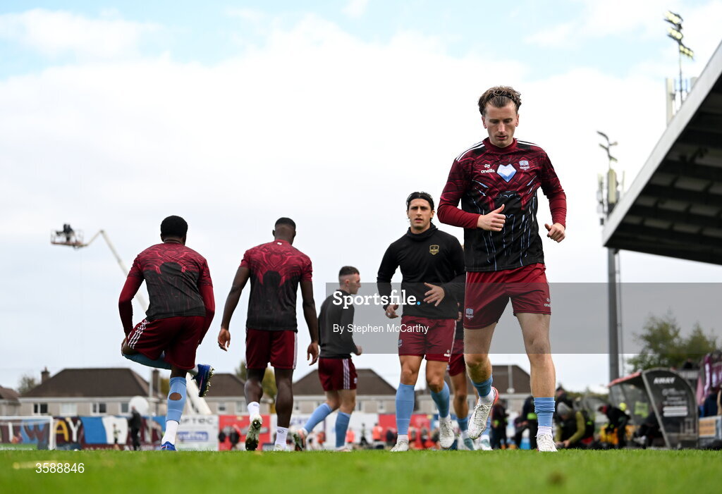10 October 2026; David Hurley and Galway United team-mates warms up before the Club Orange Men's FAI Cup semi-final match between Galway and Derry City at Eamonn Deacy Park in Galway. Photo by Stephen McCarthy/Sportsfile