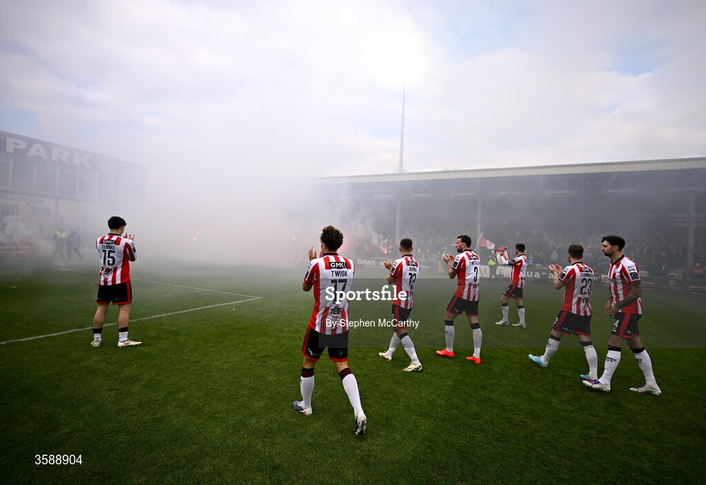 10 October 2026; Derry City players before the Club Orange Men's FAI Cup semi-final match between Galway and Derry City at Eamonn Deacy Park in Galway. Photo by Stephen McCarthy/Sportsfile