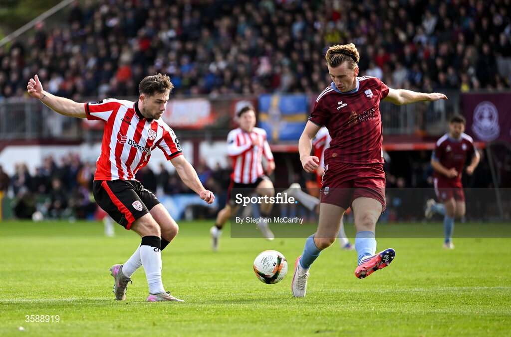 10 October 2026; Adam O'Reilly of Derry City in action against David Hurley of Galway United during the Club Orange Men's FAI Cup semi-final match between Galway and Derry City at Eamonn Deacy Park in Galway. Photo by Stephen McCarthy/Sportsfile