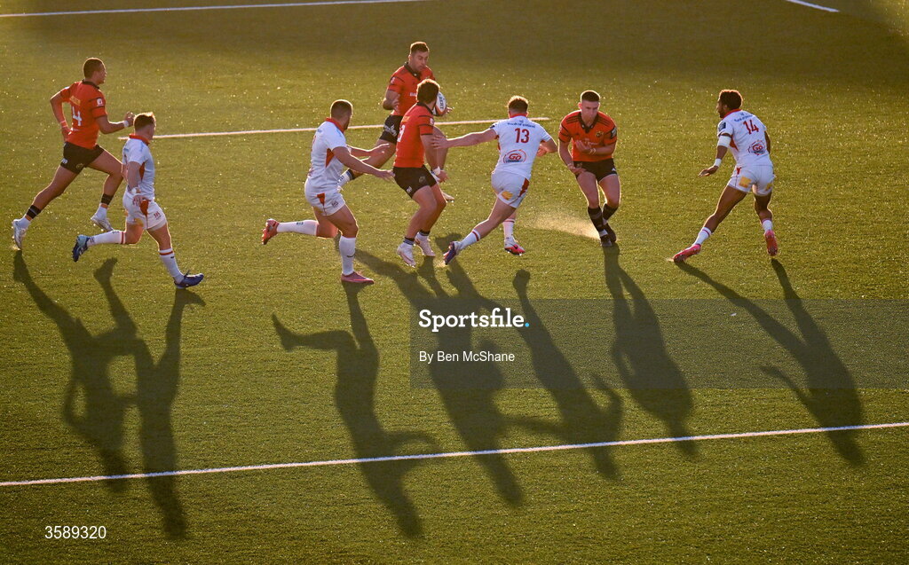 10 October 2026; Alex Nankivell of Munster, centre, offloads to teammate Dan Kelly as they attempt the break through the Ulster defence during the United Rugby Championship match between Ulster and Munster at Affidea Stadium in Belfast. Photo by Ben McShane/Sportsfile