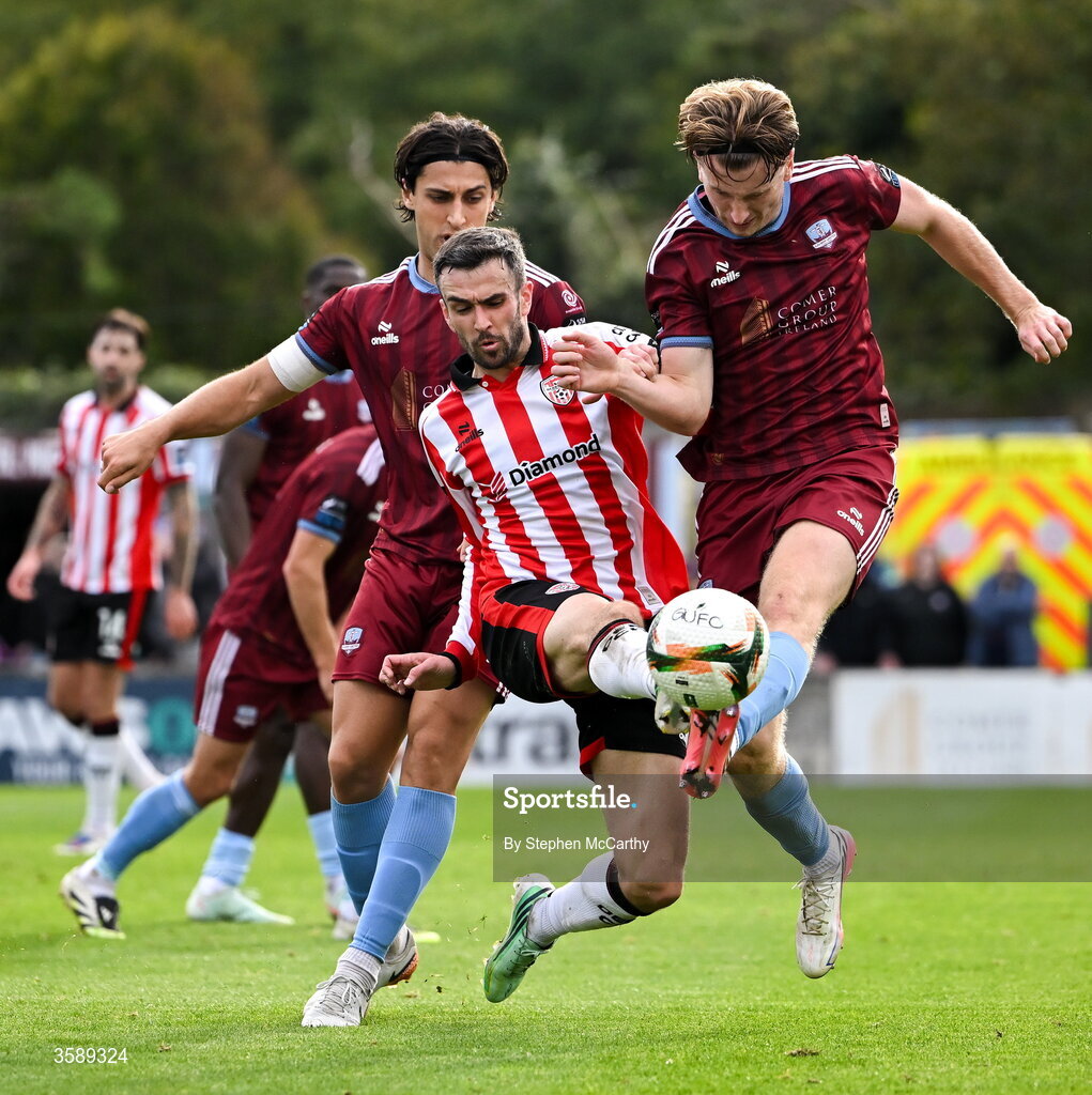 10 October 2026; Michael Duffy of Derry City is tackled by David Hurley, right, and Gianfranco Facchineri of Galway United during the Club Orange Men's FAI Cup semi-final match between Galway and Derry City at Eamonn Deacy Park in Galway. Photo by Stephen McCarthy/Sportsfile