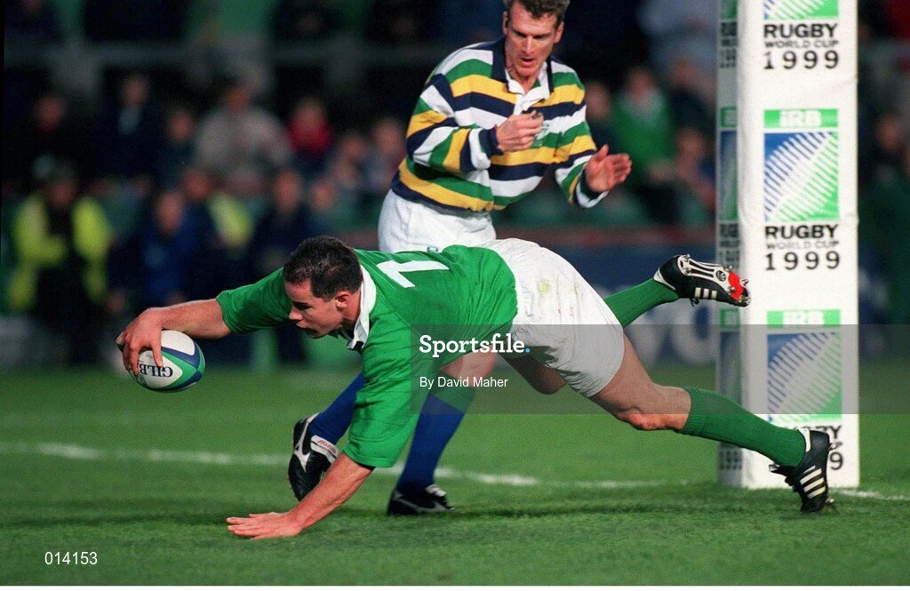 21 November 1998; Ireland's Andy Ward goes over for a try. Rugby World Cup Qualifier, Ireland v Romania, Lansdowne Road, Dublin. Picture credit: David Maher / SPORTSFILE