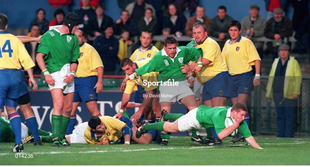 21 November 1998; Ciaran Scally, Ireland goes over for a try. Rugby World Cup Qualifier, Ireland v Romania, Lansdowne Road, Dublin. Picture credit: David Maher / SPORTSFILE