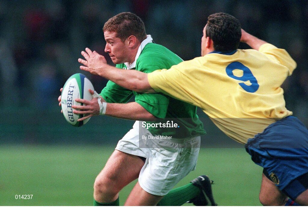 21 November 1998; Ciaran Scally, Ireland in action against Petre Mitu, Romania. Rugby World Cup Qualifier, Ireland v Romania, Lansdowne Road, Dublin. Picture credit: David Maher / SPORTSFILE