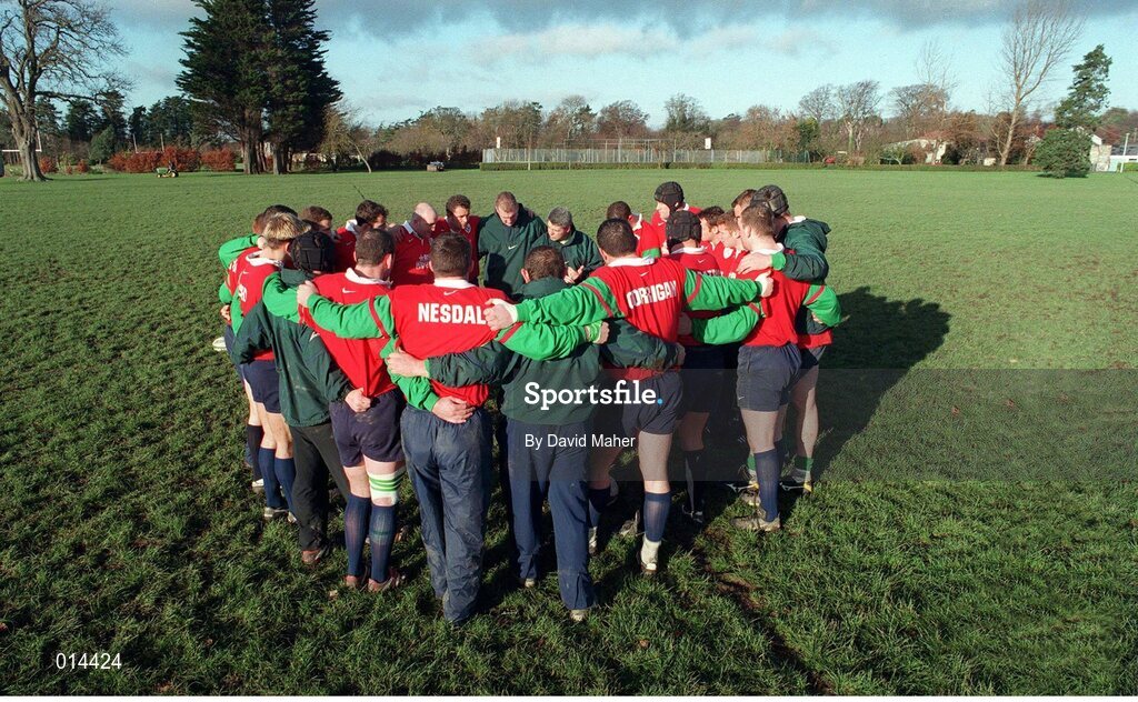 25 November 1998; The Ireland players in a huddle during squad training. Ireland Rugby Squad Training, Kings Hospital, Dublin. Picture credit: David Maher / SPORTSFILE