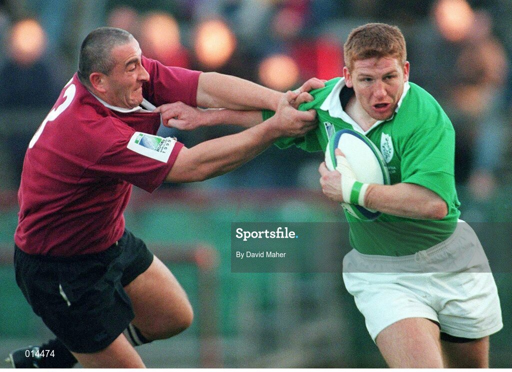 14 November 1998; Jonathan Bell, Ireland, is tackled by Emzar Dzagnidze, Georgia. Rugby World Cup Qualifier, Ireland v Georgia, Lansdowne Road, Dublin. Picture credit: David Maher / SPORTSFILE